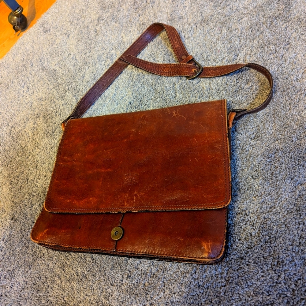 Oakley laptop tablet Currier leather bag